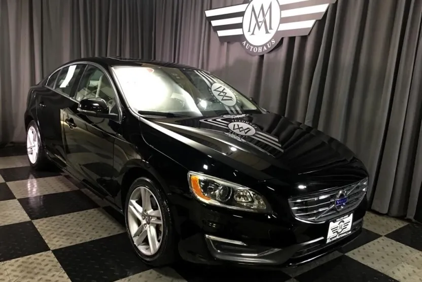 2015 Volvo S60 Platinum photo 1
