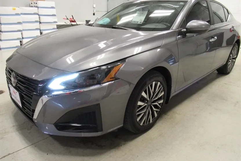 2023 Nissan Altima 2.5 SV photo 1