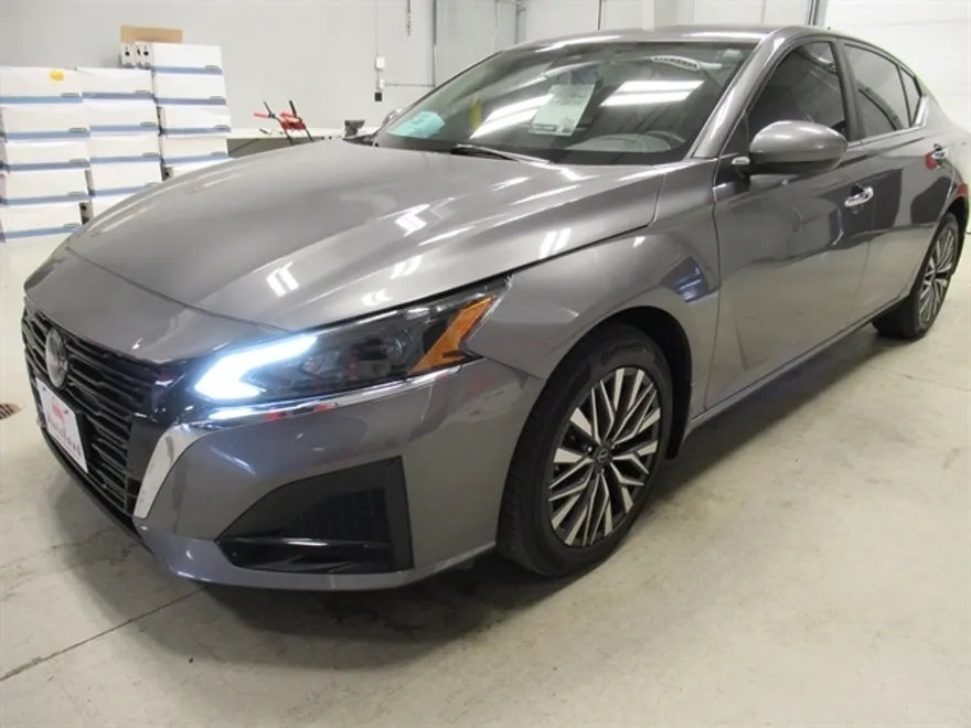2023 Nissan Altima 2.5 SV photo 1