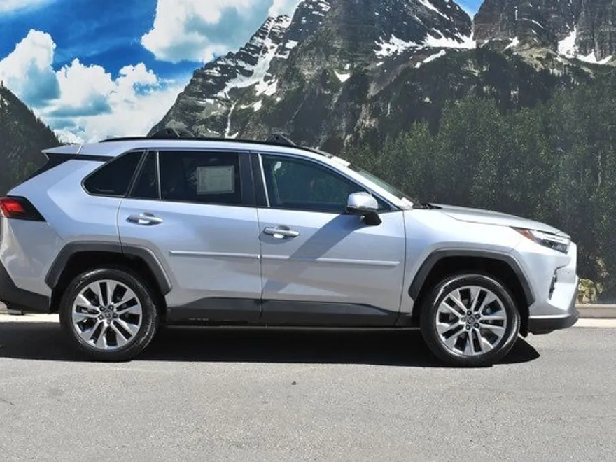 2023 Toyota RAV4 XLE Premium photo 1