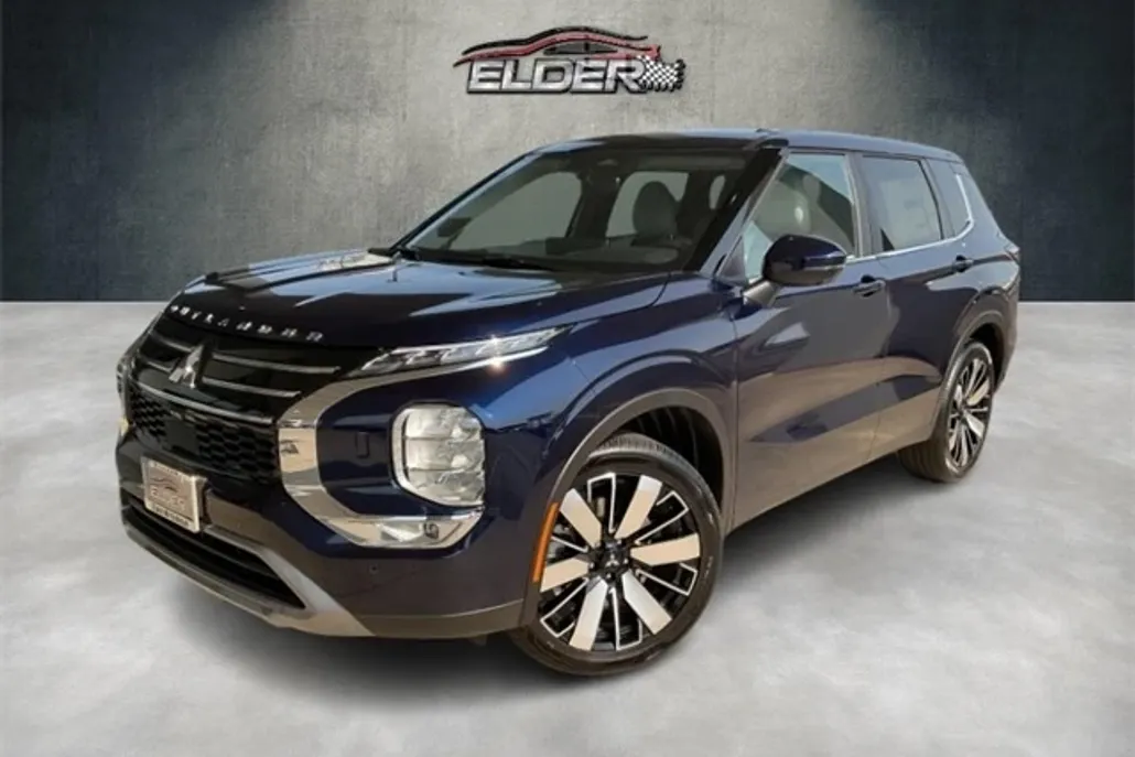 2025 Mitsubishi Outlander SE photo 1