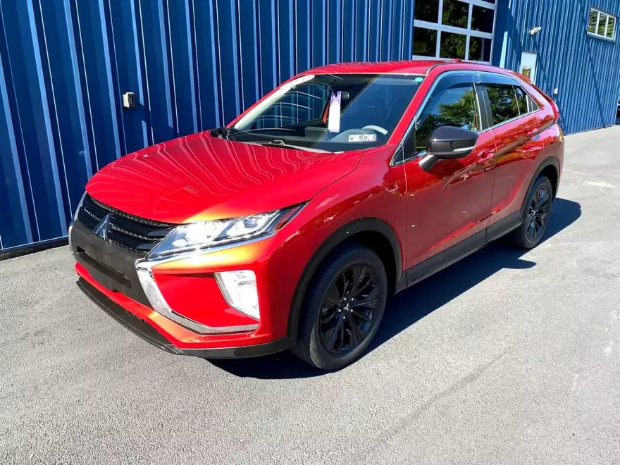 2020 Mitsubishi Eclipse Cross LE photo 1