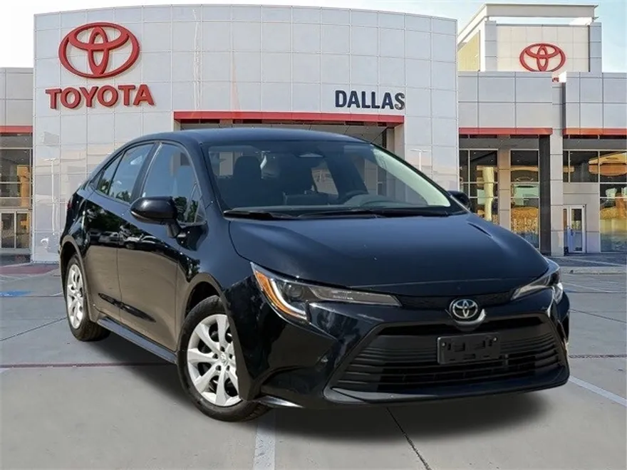 2024 Toyota Corolla LE photo 1