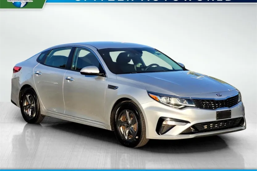 2019 Kia Optima LX photo 1