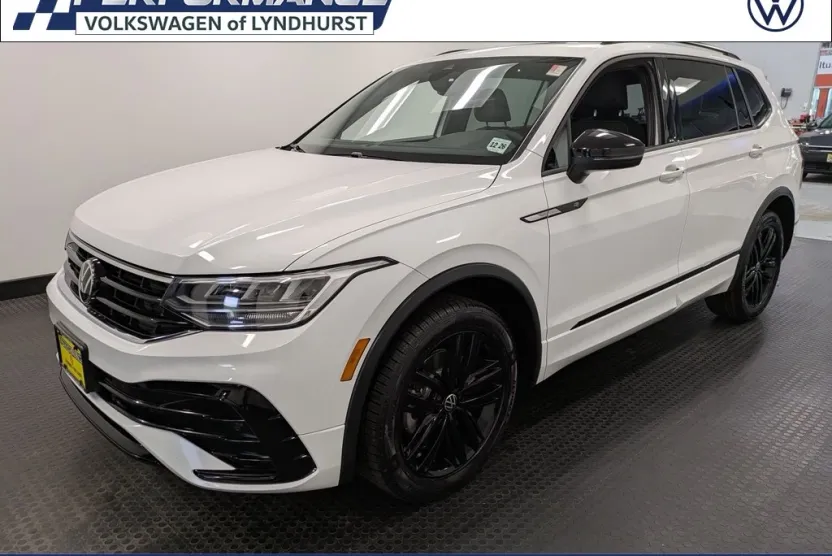 2022 Volkswagen Tiguan SE R-Line Black photo 1