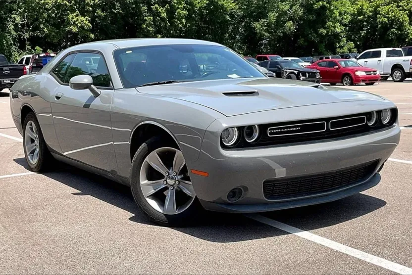 2018 Dodge Challenger SXT photo 1