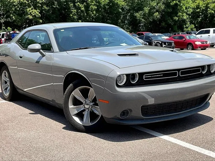 2018 Dodge Challenger SXT photo 1