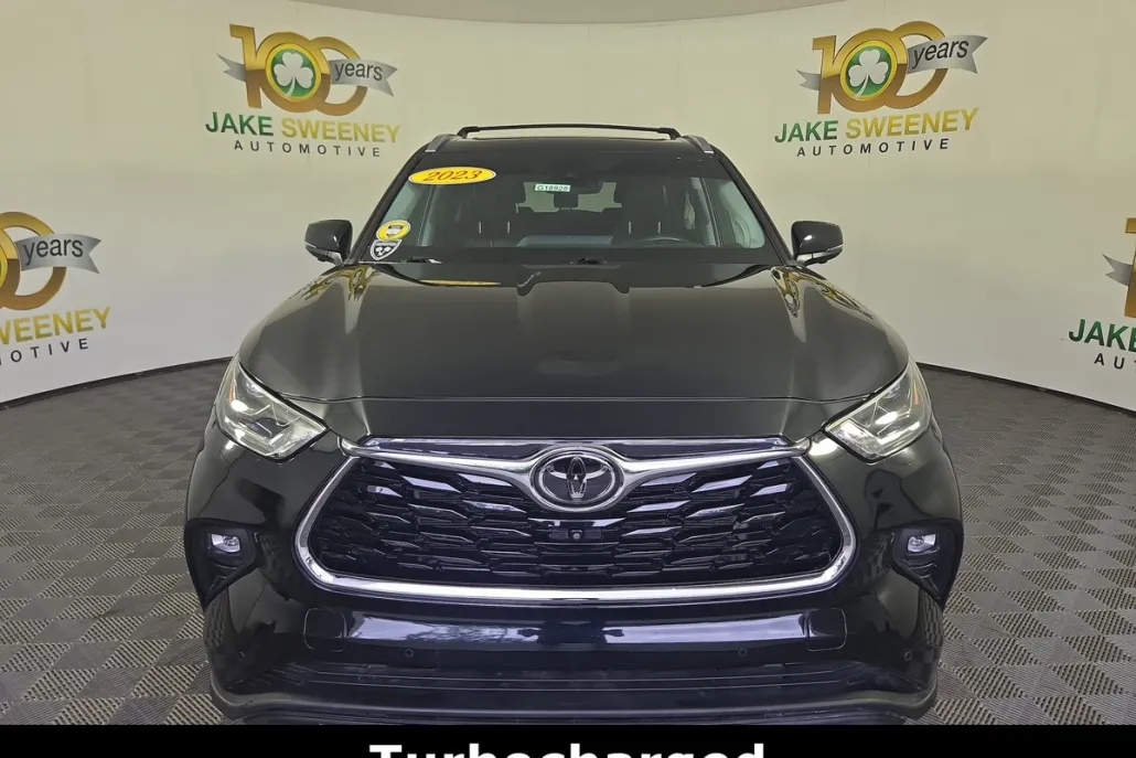 2023 Toyota Highlander Limited photo 1