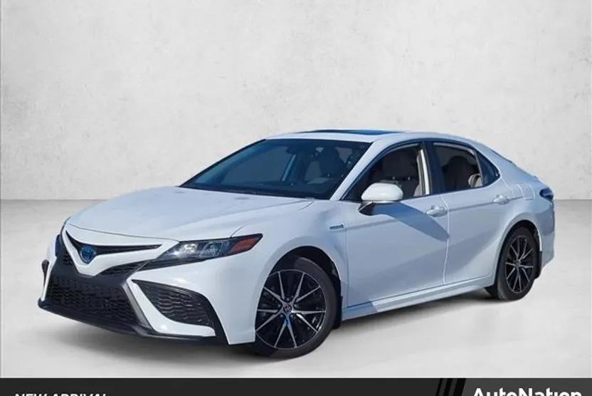 2021 Toyota Camry Hybrid SE photo 1
