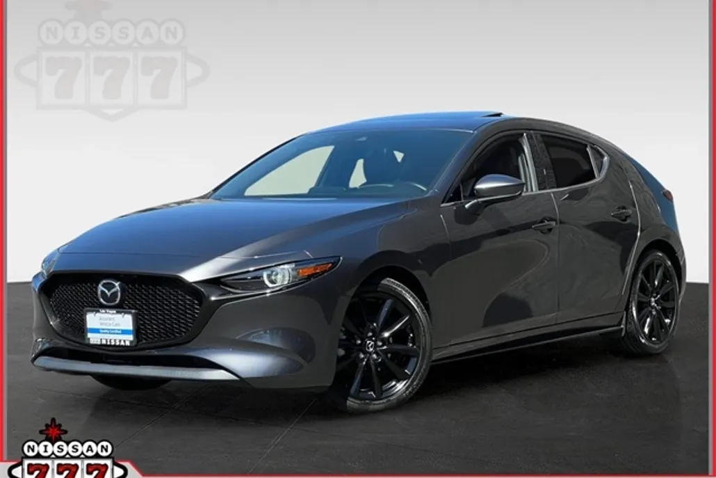 2022 Mazda Mazda3 Premium photo 1