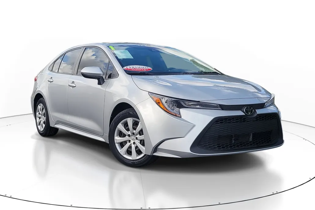 2021 Toyota Corolla LE photo 1