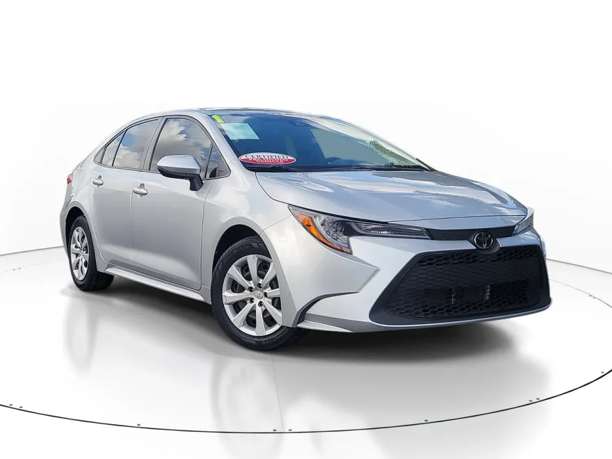 2021 Toyota Corolla LE photo 1