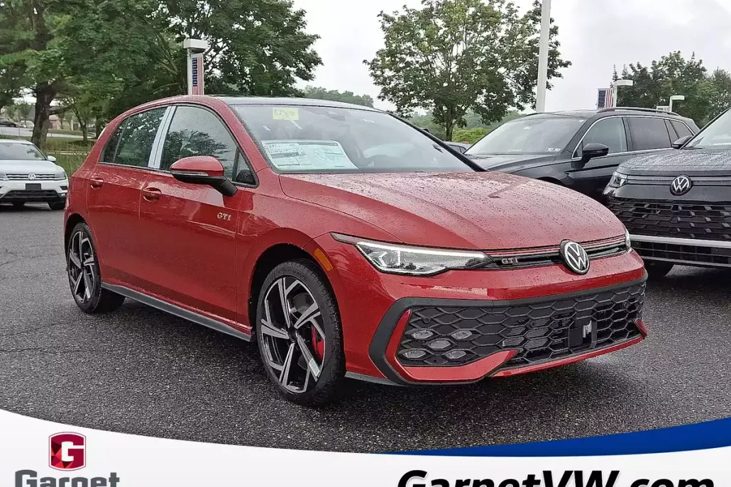 2025 Volkswagen Golf GTI SE photo 1