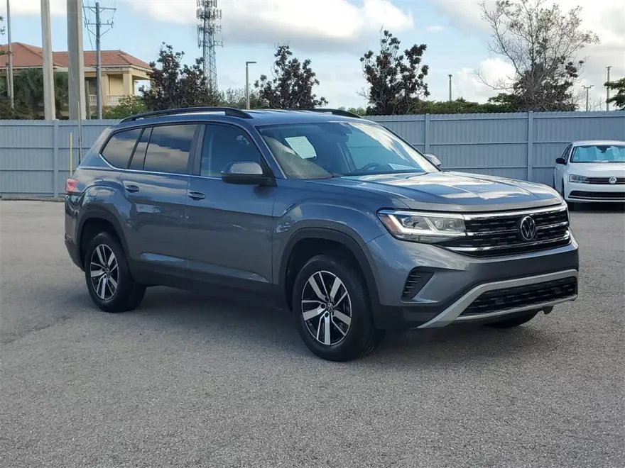2023 Volkswagen Atlas SE photo 1