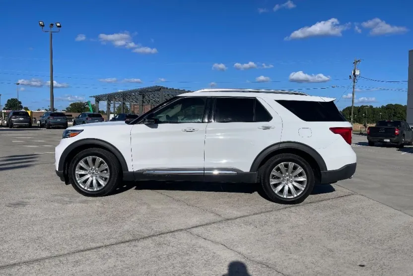 2020 Ford Explorer Limited photo 1