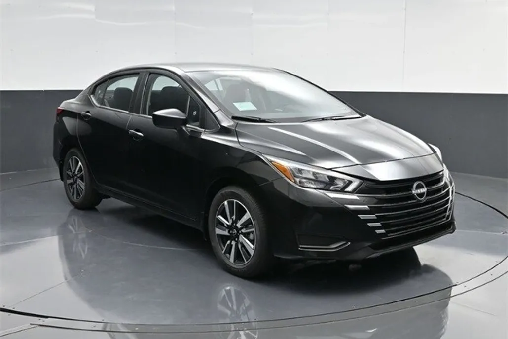 2025 Nissan Versa 1.6 S photo 1