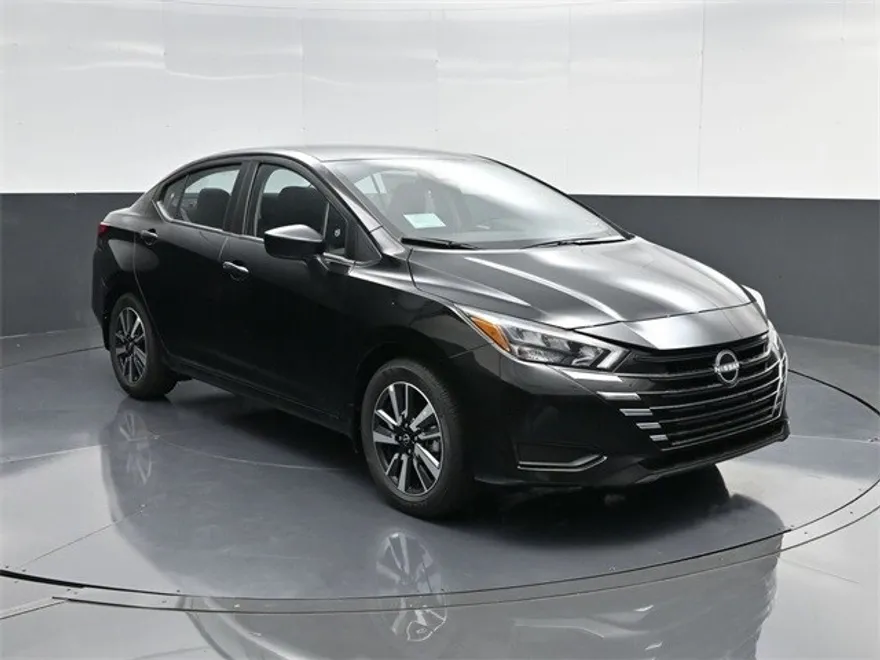 2025 Nissan Versa 1.6 S photo 1