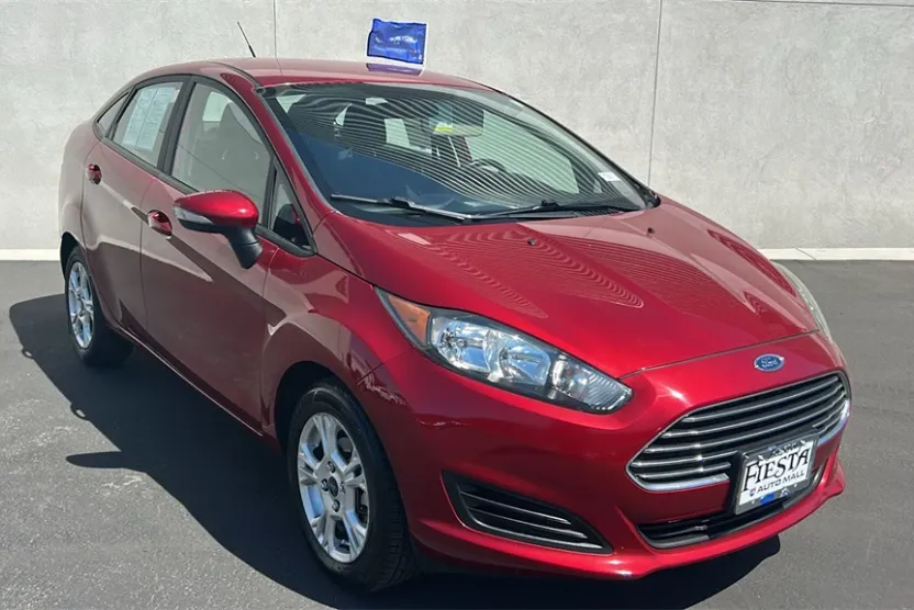 2016 Ford Fiesta SE photo 1