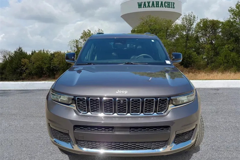 2024 Jeep Grand Cherokee Limited photo 1