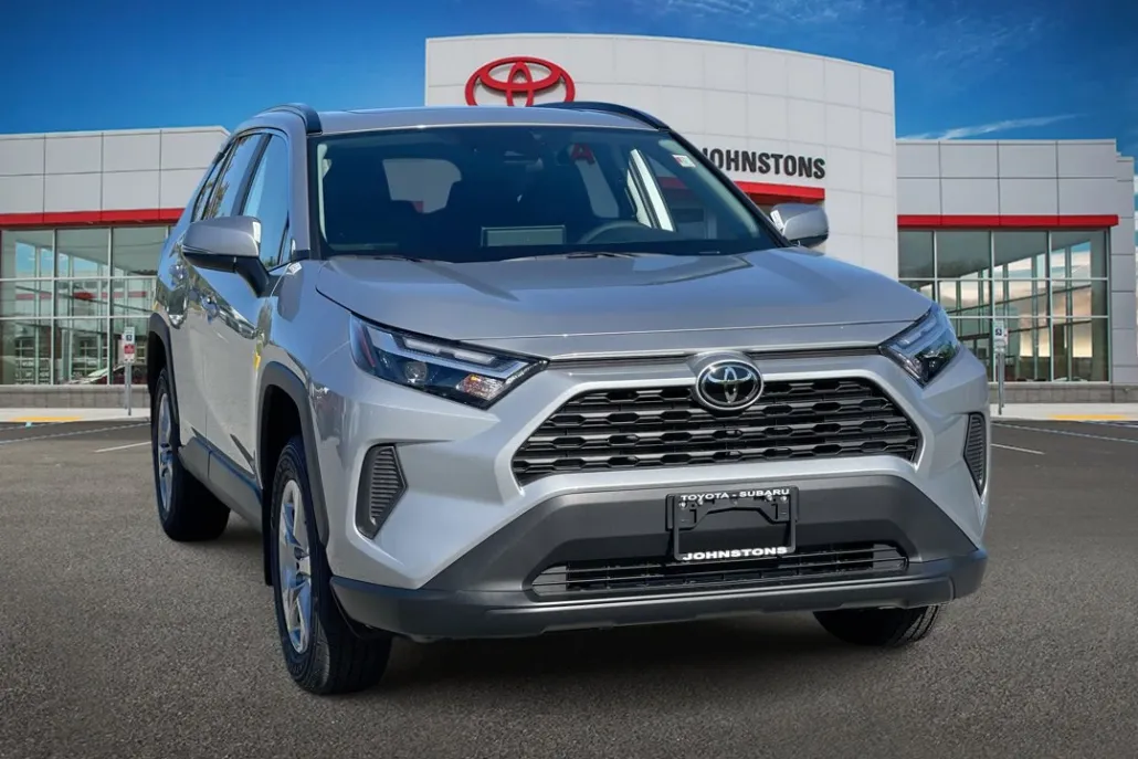2025 Toyota RAV4 XLE photo 1
