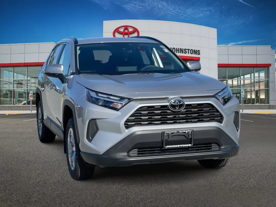 2025 Toyota RAV4 XLE photo 1