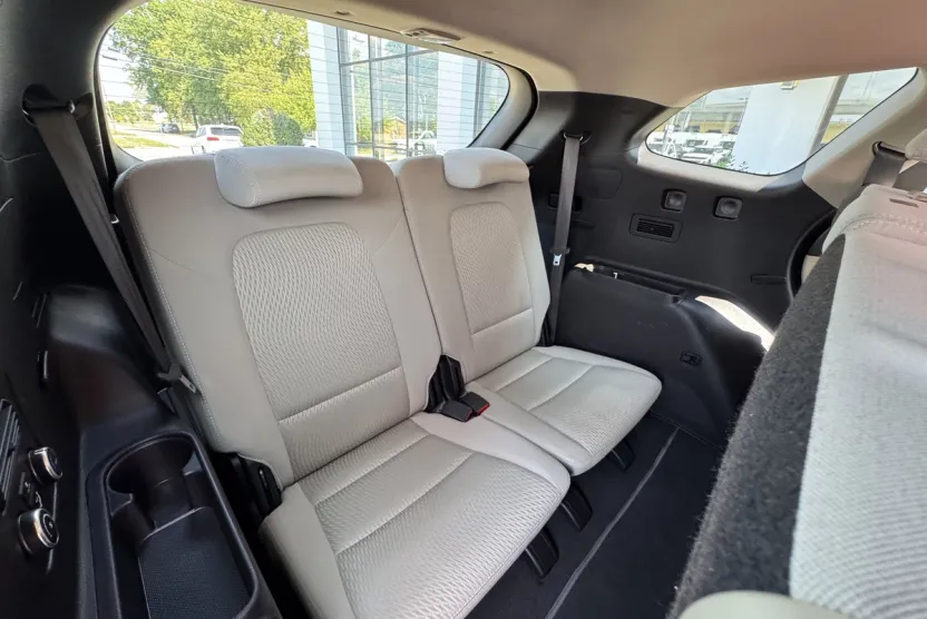 2017 Hyundai Santa Fe SE photo 1