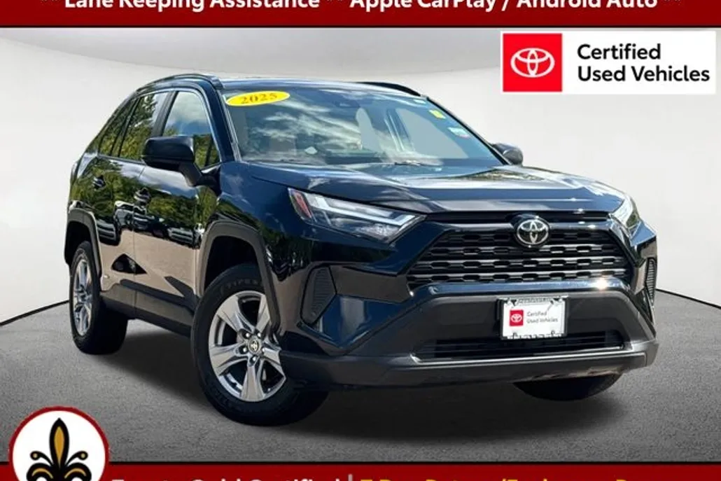 2025 Toyota RAV4 Hybrid LE photo 1