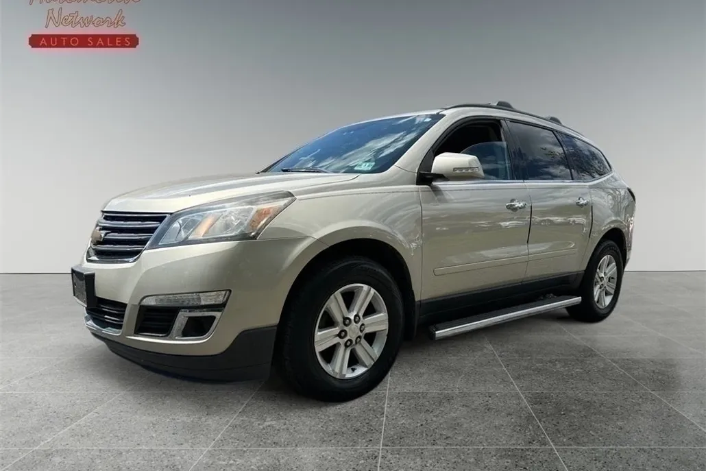 2014 Chevrolet Traverse 1LT photo 1