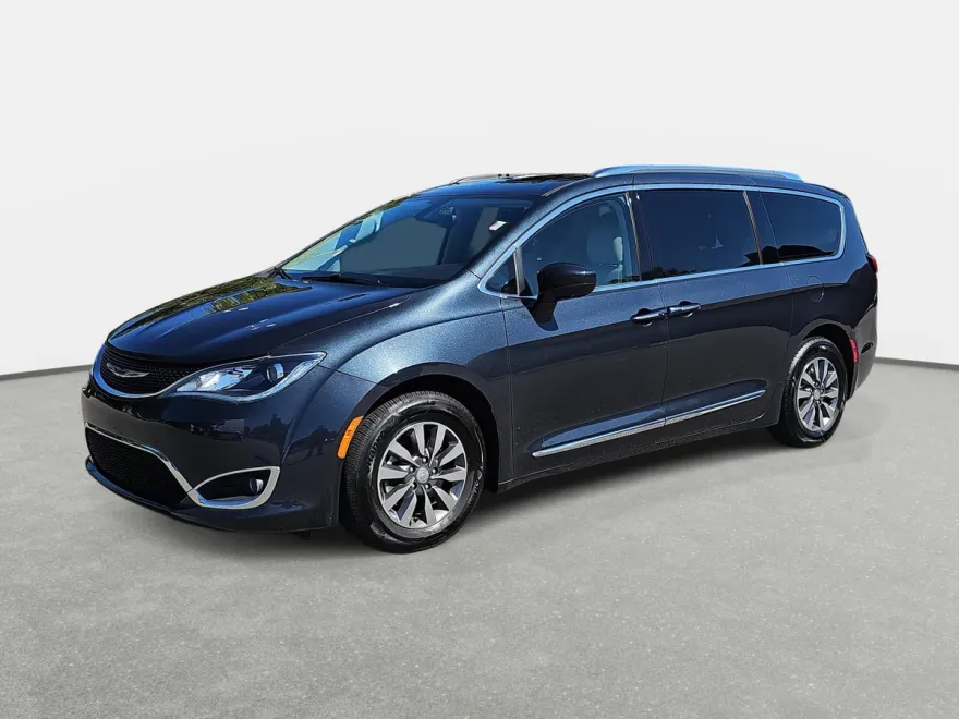 2020 Chrysler Pacifica Touring Plus photo 1