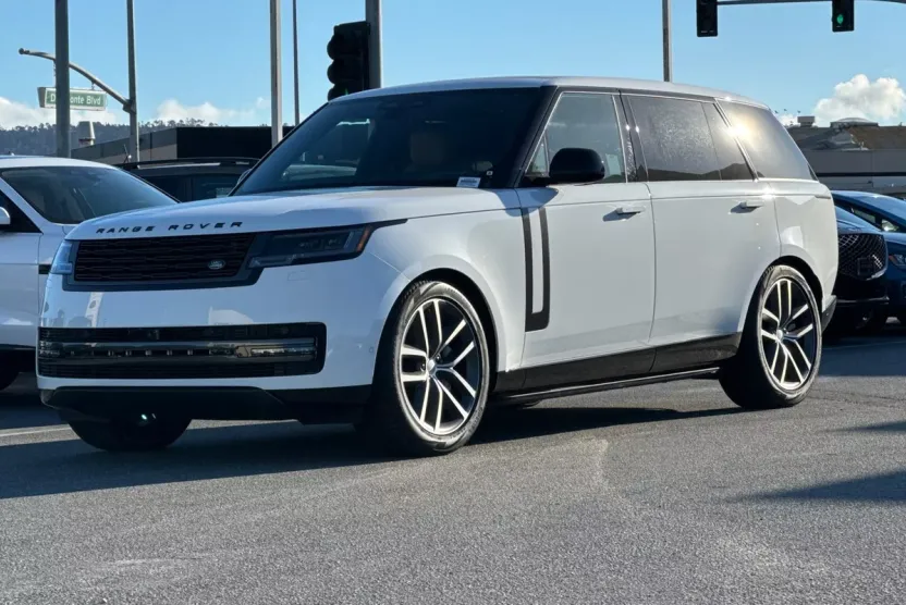 2025 Land Rover Range Rover SE photo 1