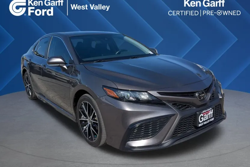2024 Toyota Camry SE photo 1