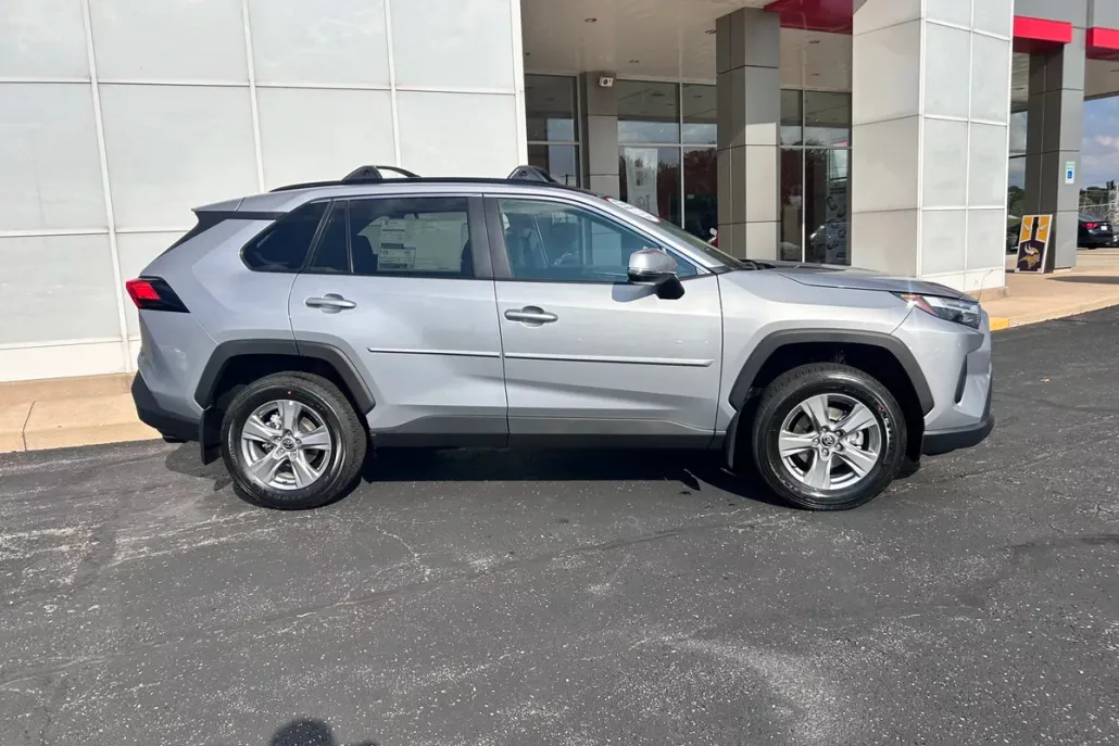 2025 Toyota RAV4 XLE photo 1