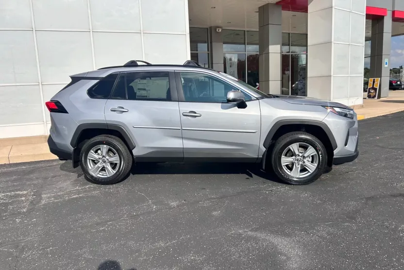 2025 Toyota RAV4 XLE photo 1