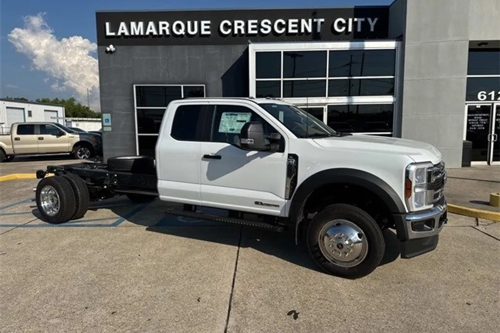 2025 Ford F-550 photo 1