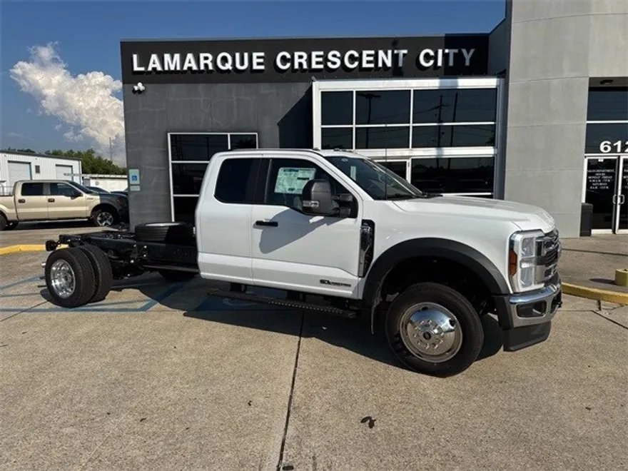 2025 Ford F-550 photo 1