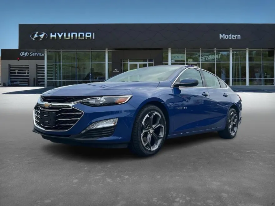 2023 Chevrolet Malibu 1LT photo 1
