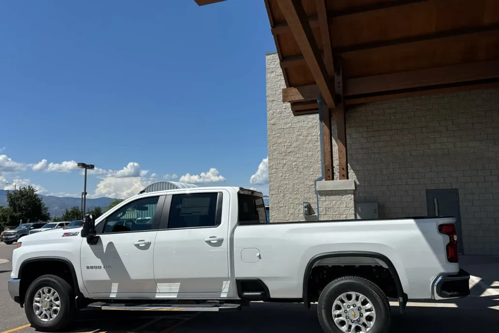 2025 Chevrolet Silverado LT photo 1