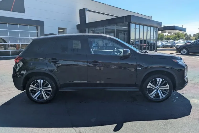 2025 Mitsubishi Outlander Sport ES photo 1