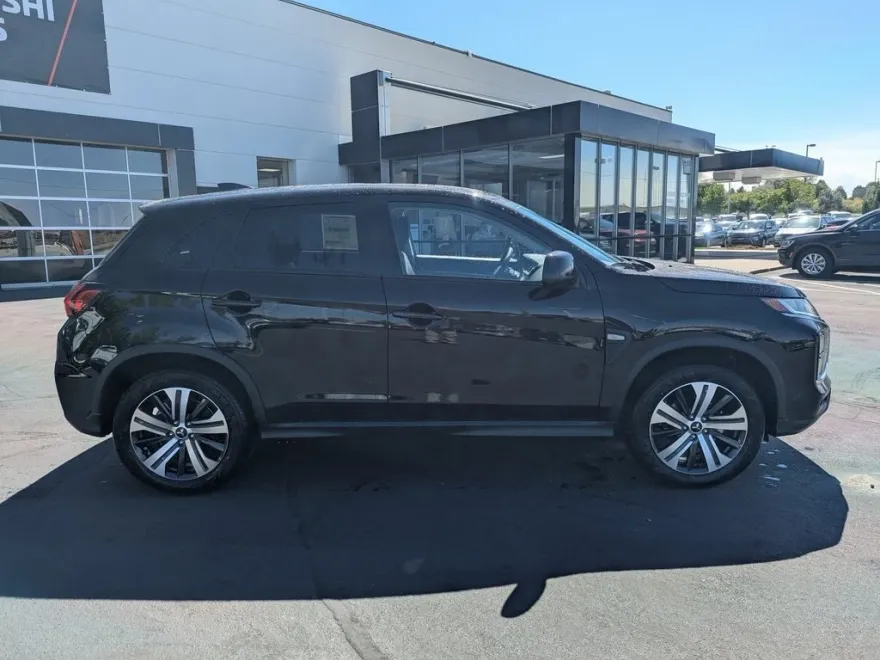2025 Mitsubishi Outlander Sport ES photo 1