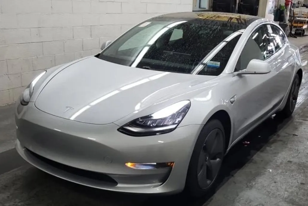 2018 Tesla Model 3 Long Range photo 1