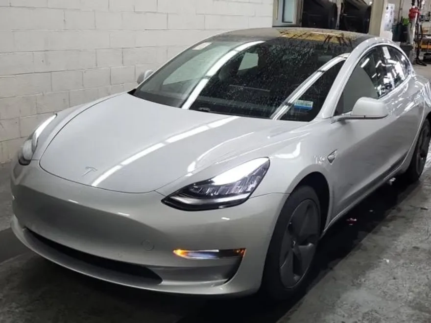 2018 Tesla Model 3 Long Range photo 1