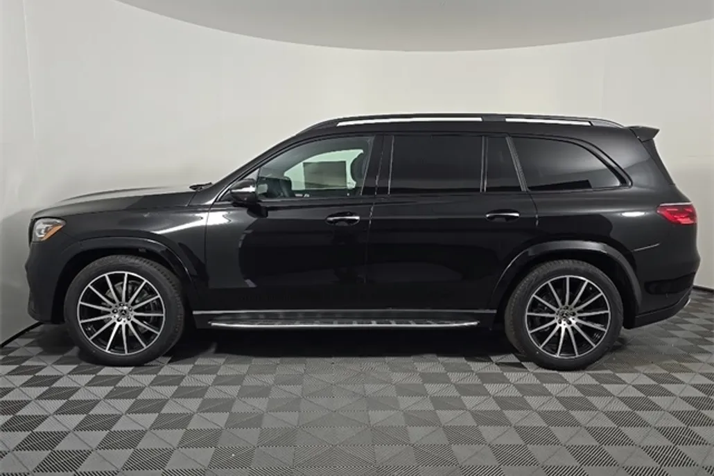 2026 Mercedes Benz GLS 450 4MATIC photo 1