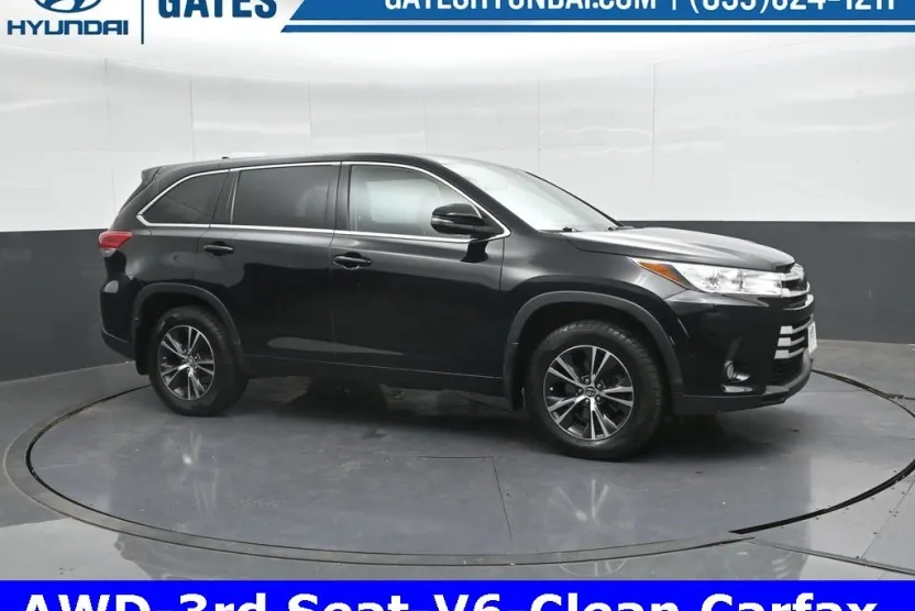 2018 Toyota Highlander LE Plus photo 1