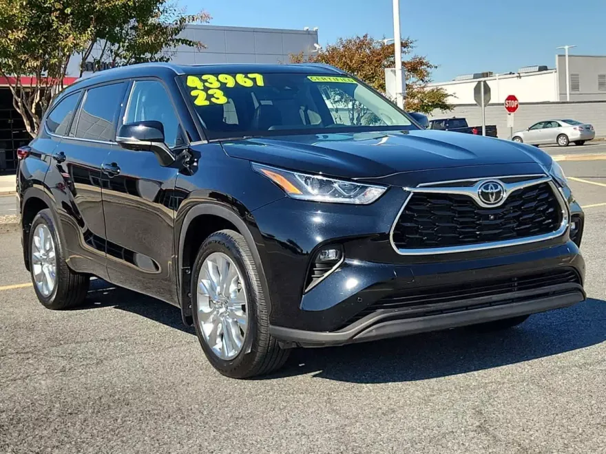 2023 Toyota Highlander Limited photo 1