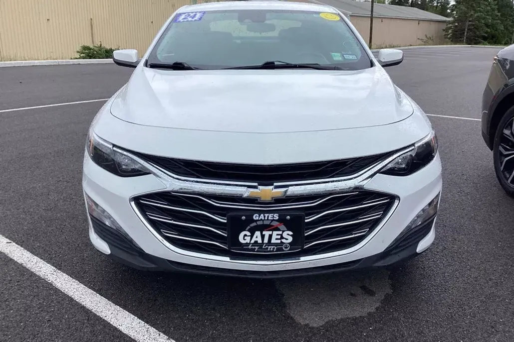 2024 Chevrolet Malibu 1LT photo 1