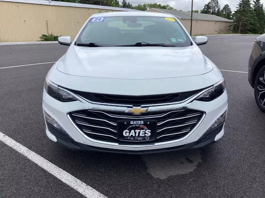 2024 Chevrolet Malibu 1LT photo 1