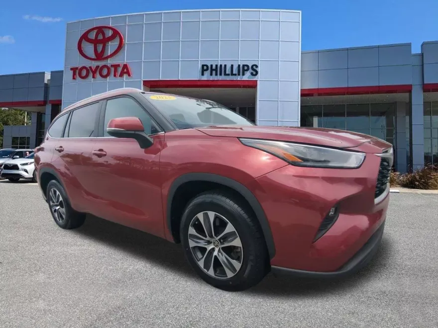 2023 Toyota Highlander XLE photo 1