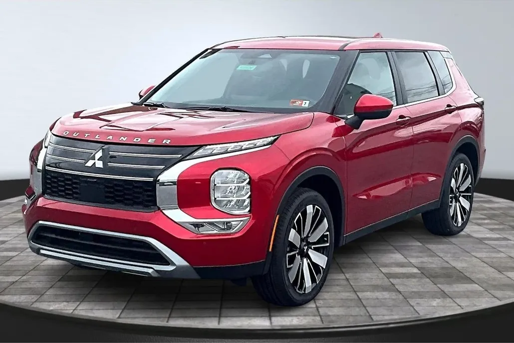 2025 Mitsubishi Outlander SE photo 1