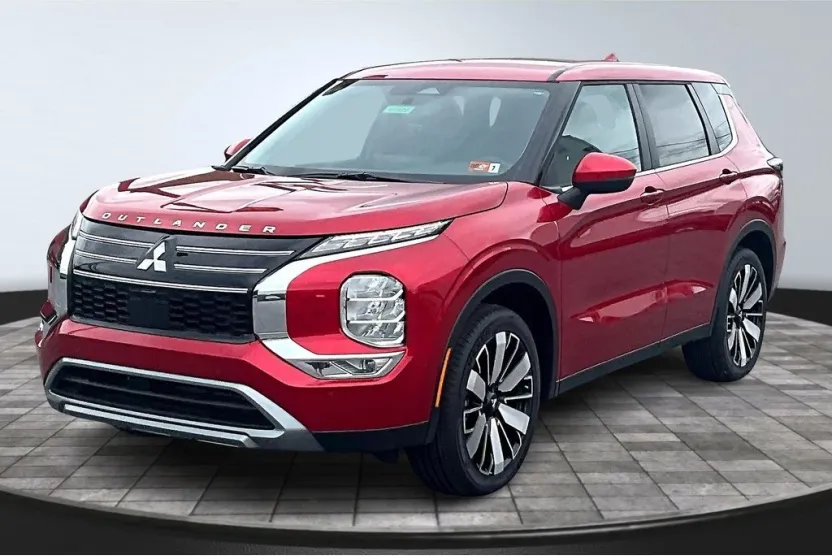 2025 Mitsubishi Outlander SE photo 1