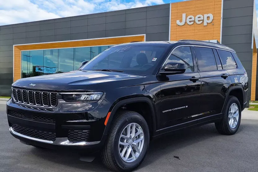 2025 Jeep Grand Cherokee Laredo X photo 1